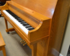 Yamaha P22 studio piano, oak